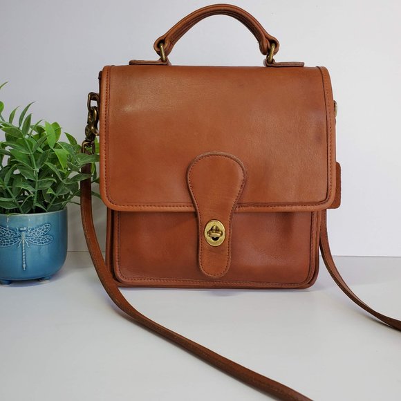 Coach Handbags - VGUC Vintage Coach Station Bag (#5130) in British Tan